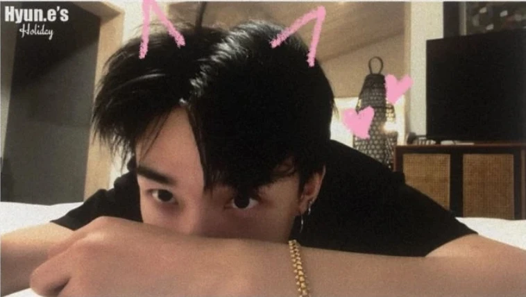 Hwang Hyunjin thumbnail
