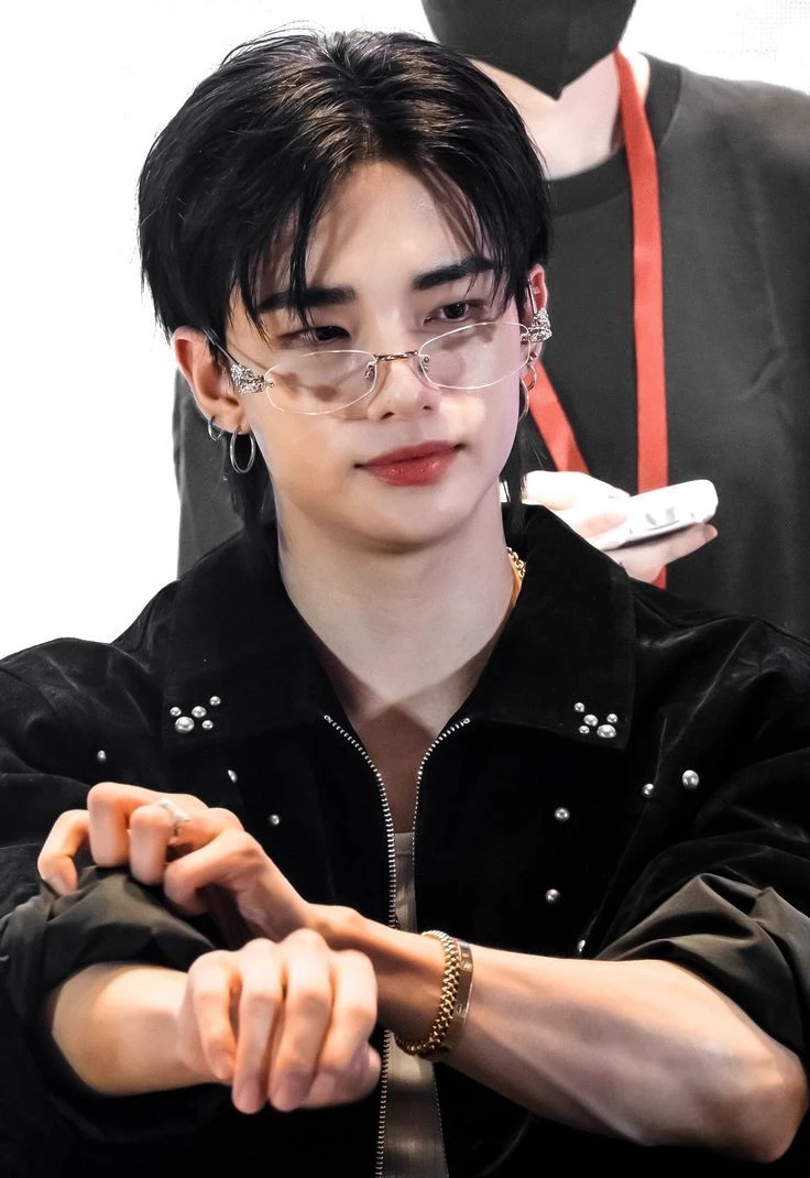 Hyunjin thumbnail