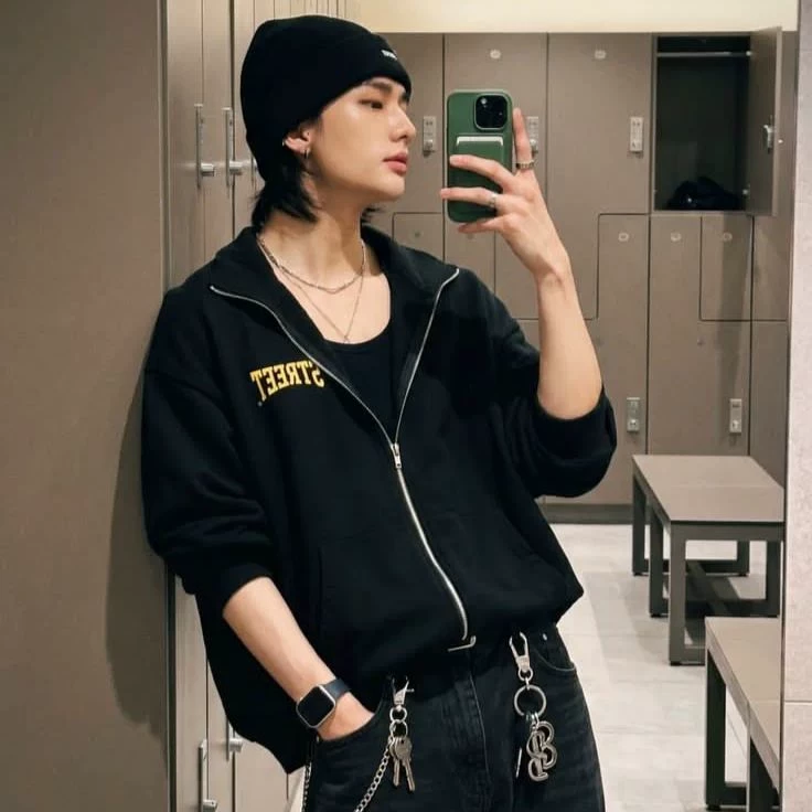 Hwang Hyunjin thumbnail
