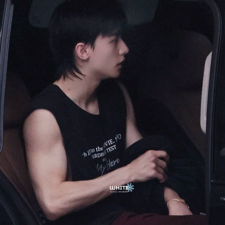 Hwang Hyunjin thumbnail