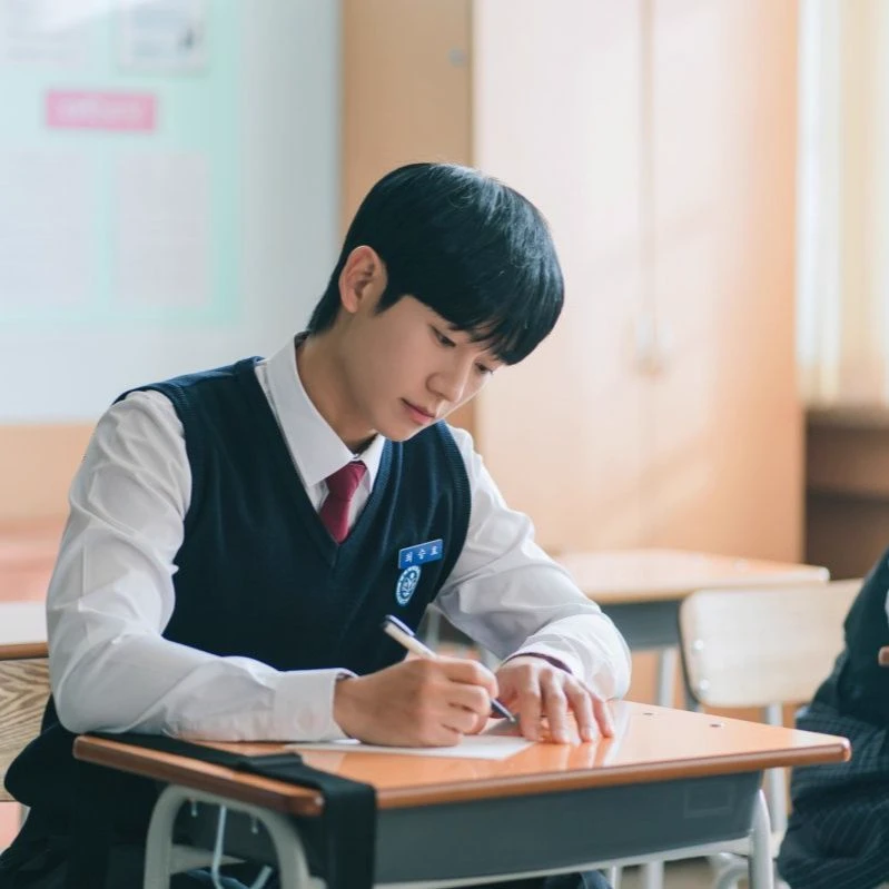 Jung Hae In thumbnail