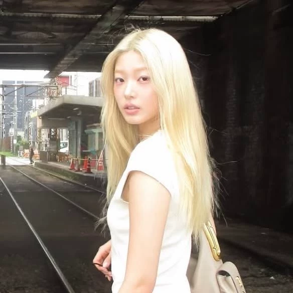 Jung Yoonchae gl/wlw thumbnail