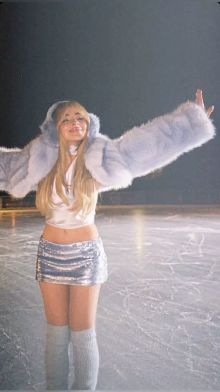 Sabrina Carpenter + famous hockey player thumbnail