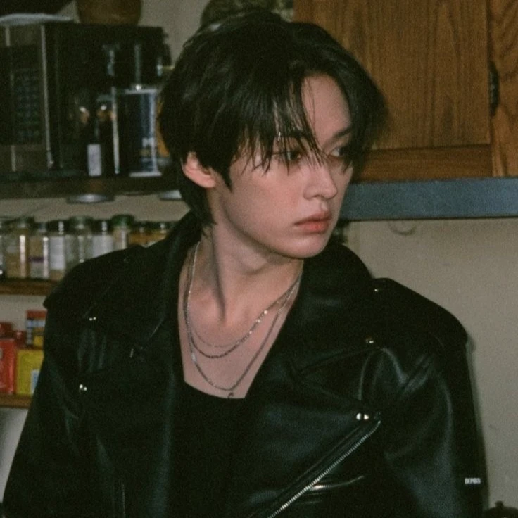 Lee know/minho thumbnail