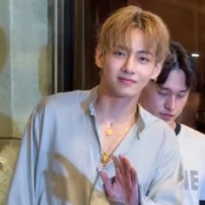 Kim Taehyung thumbnail