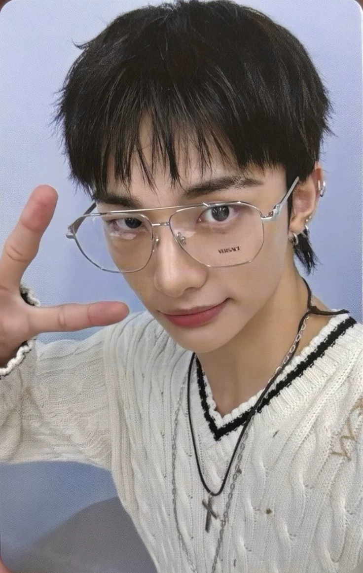 Hwang Hyunjin thumbnail