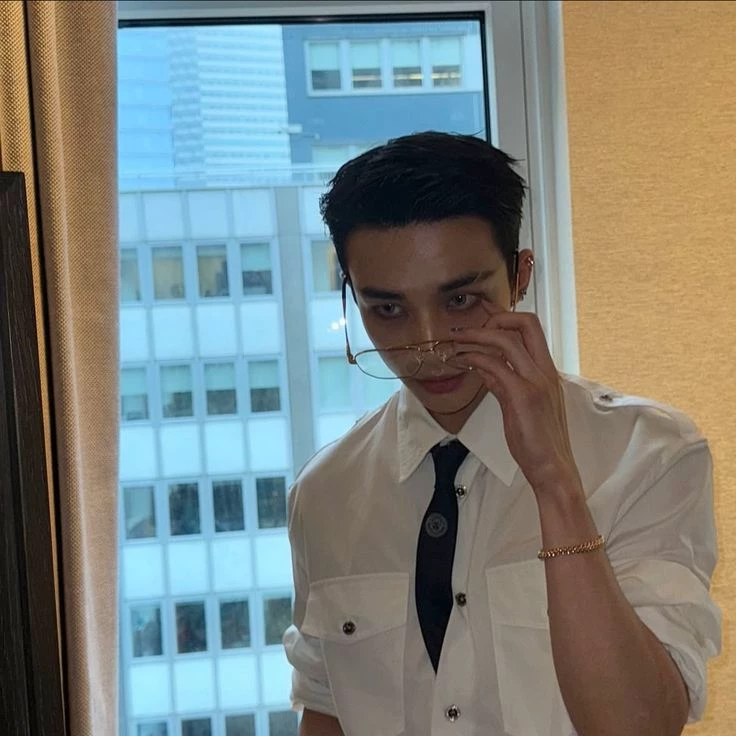 hwang hyunjin thumbnail