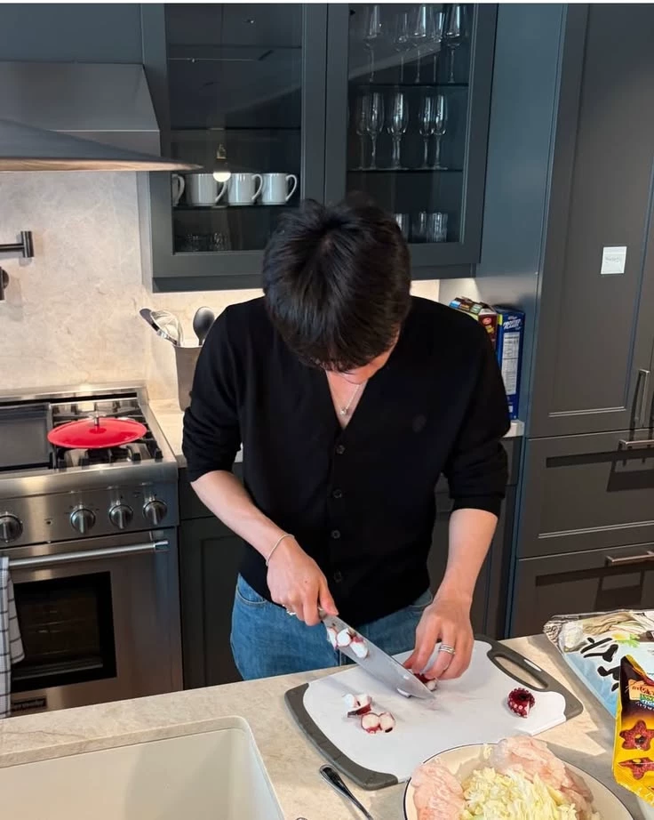 Jin / Seok-Jin (BTS) thumbnail