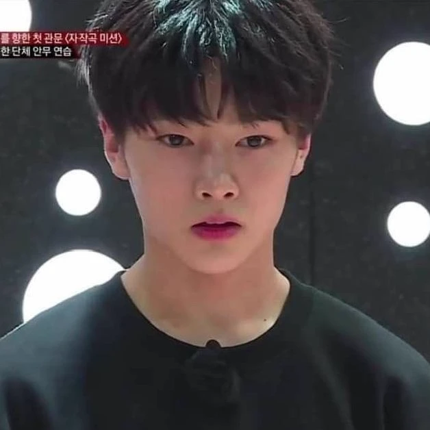 jeongin thumbnail