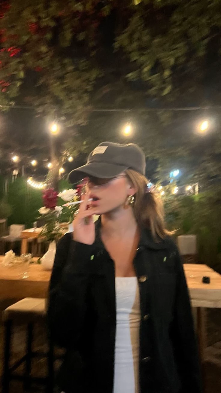 Esther Exposito thumbnail