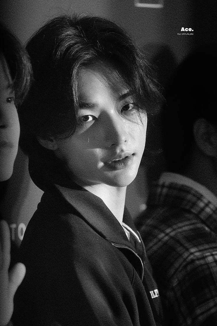 Hwang Hyunjin thumbnail