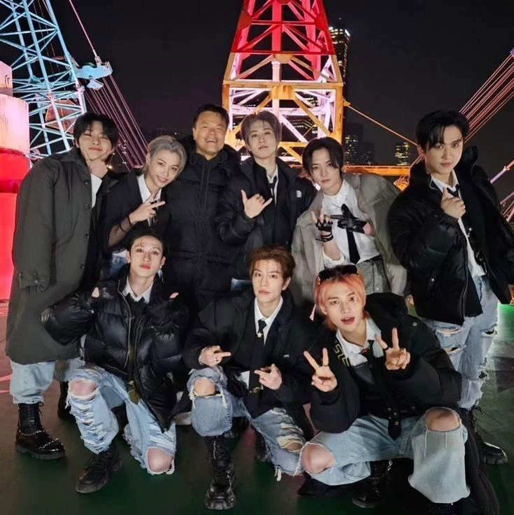 Stray kids thumbnail
