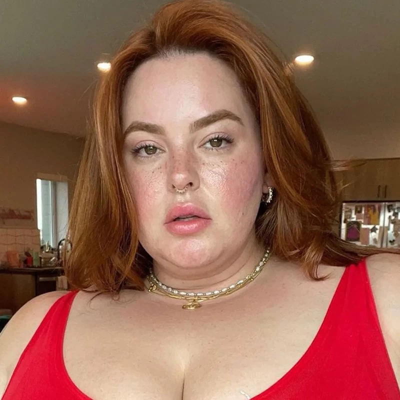 Chat with Tess Holliday nsfw - Enjoy Free Unrestricted AI Character