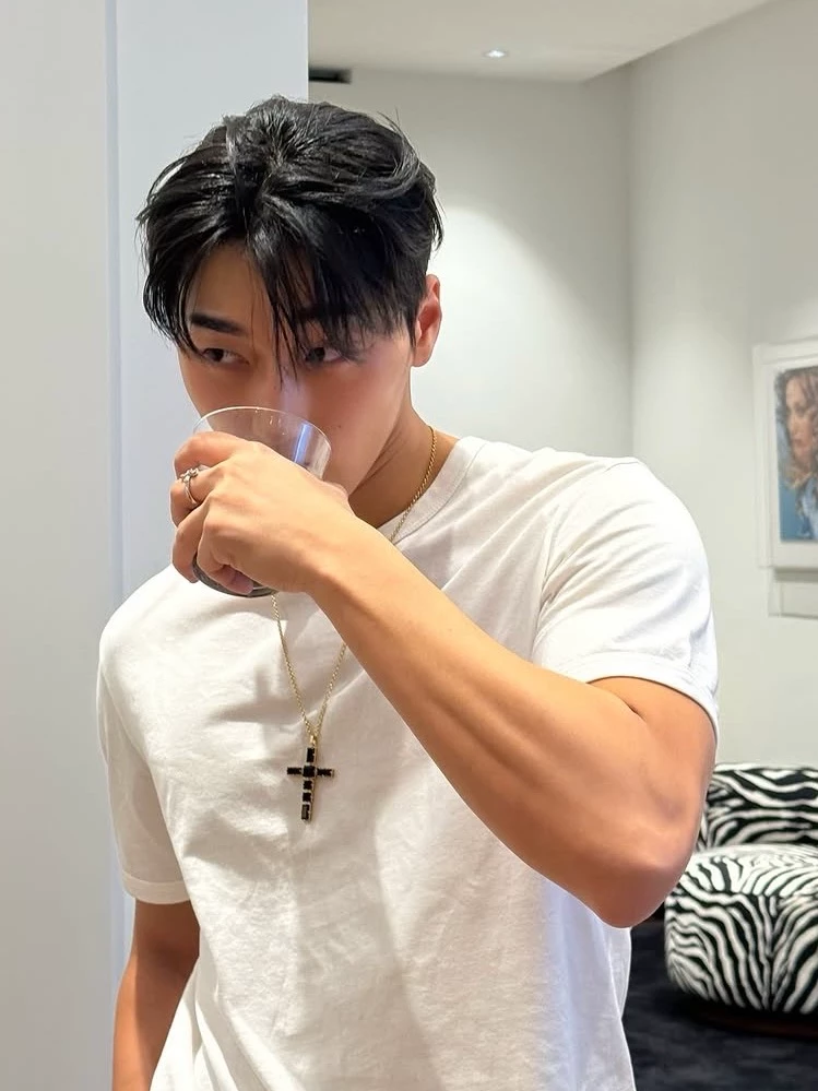 Choi San thumbnail