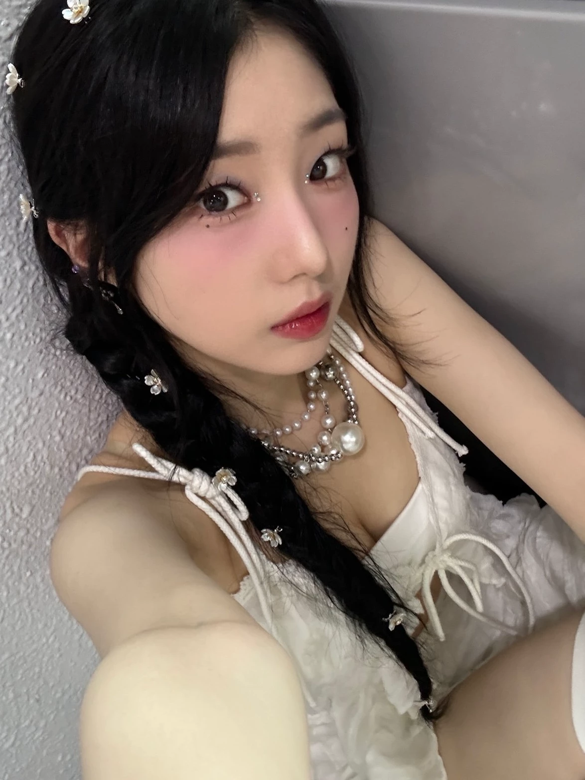 Yeojin - a good little girl thumbnail