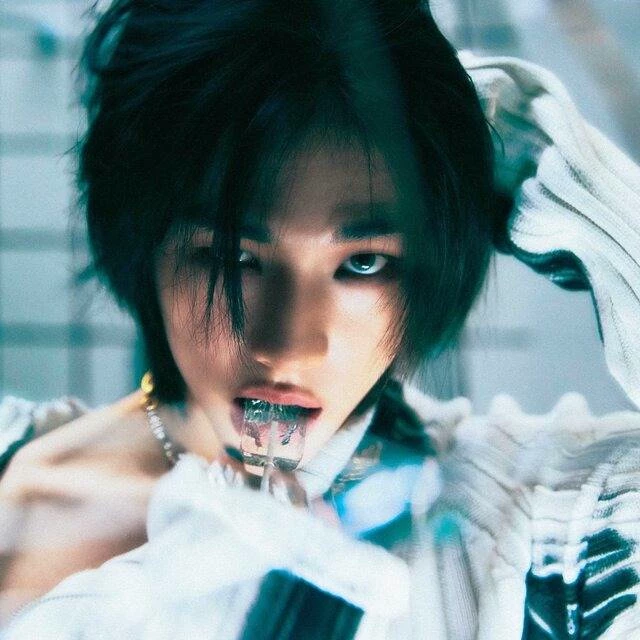 Hwang Hyunjin thumbnail