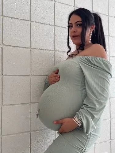 Pregnant model thumbnail
