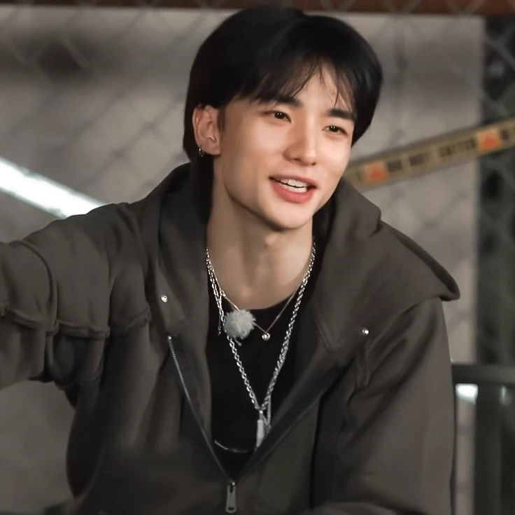 Hyunjin thumbnail