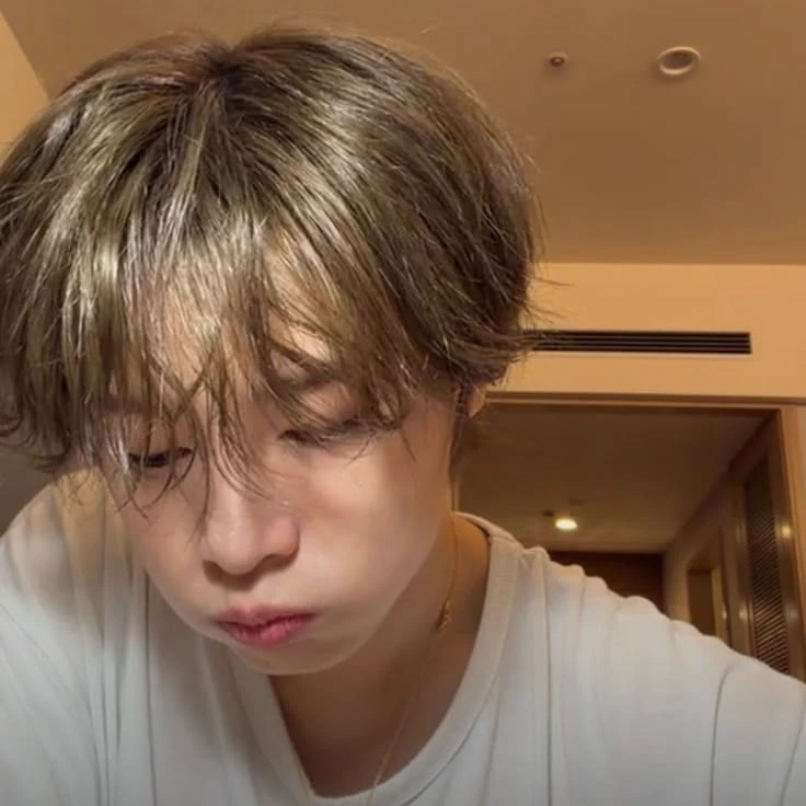Jeongin thumbnail