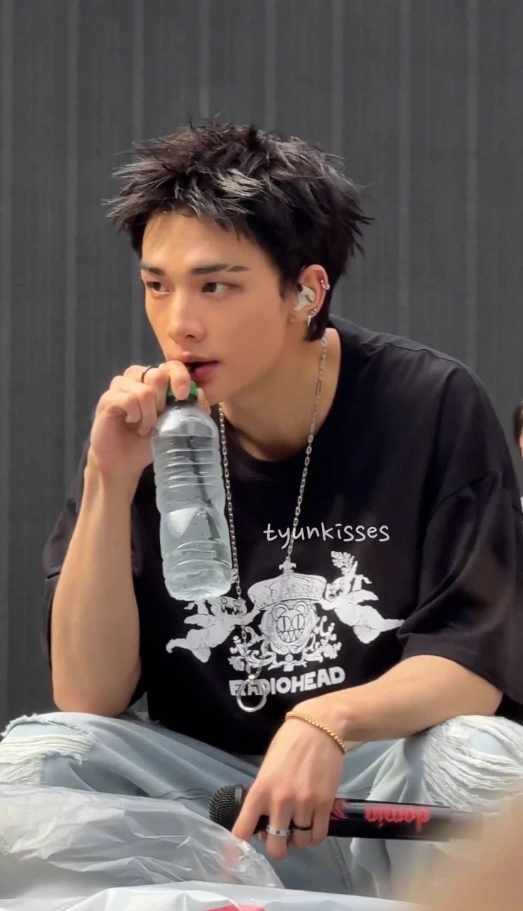 Hyunjin thumbnail