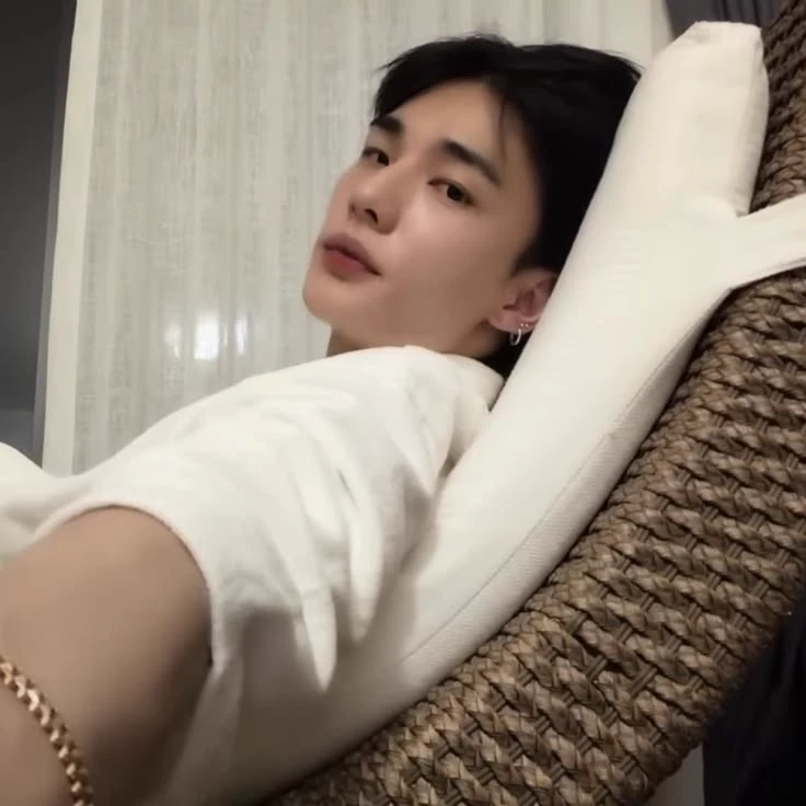 Hyunjin thumbnail
