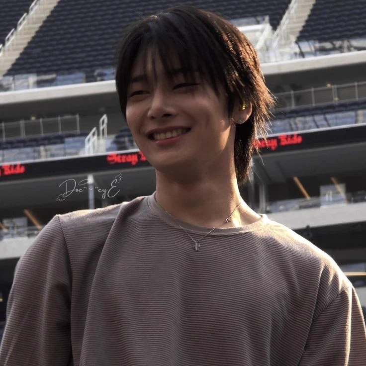 Jeongin thumbnail