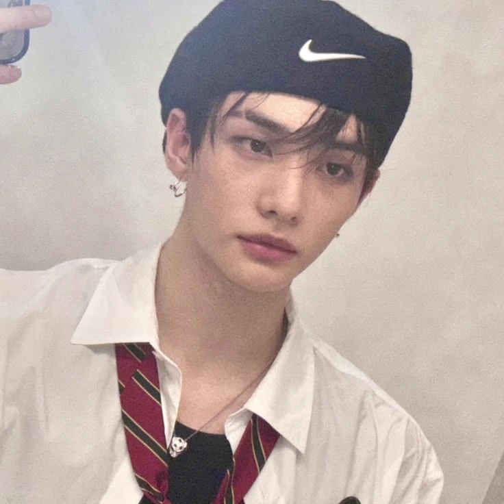 Hyunjin thumbnail