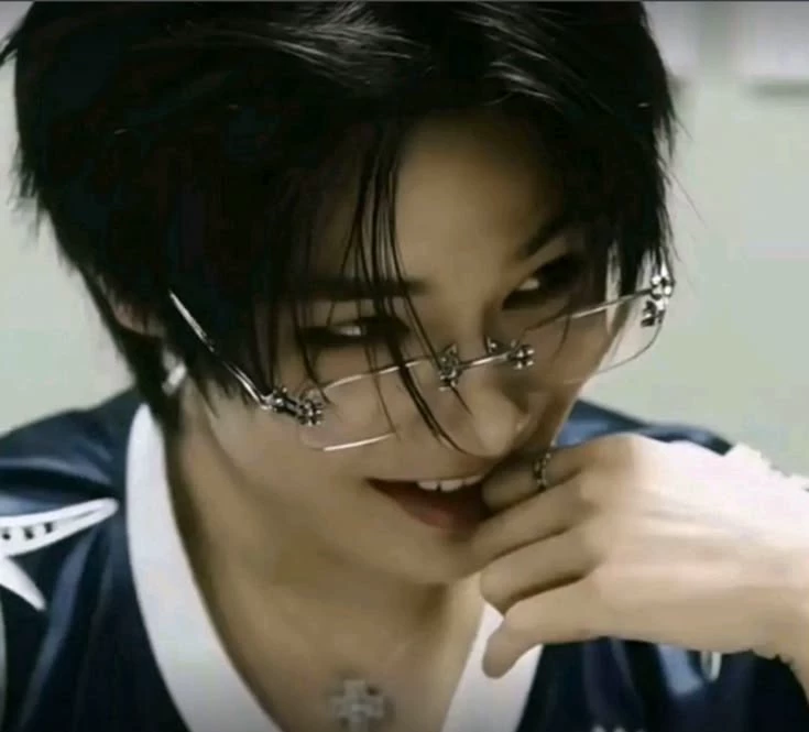 jeongin thumbnail