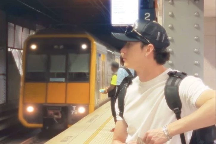 bang chan. 004 thumbnail