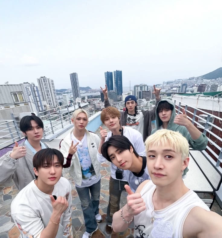 stray kids thumbnail
