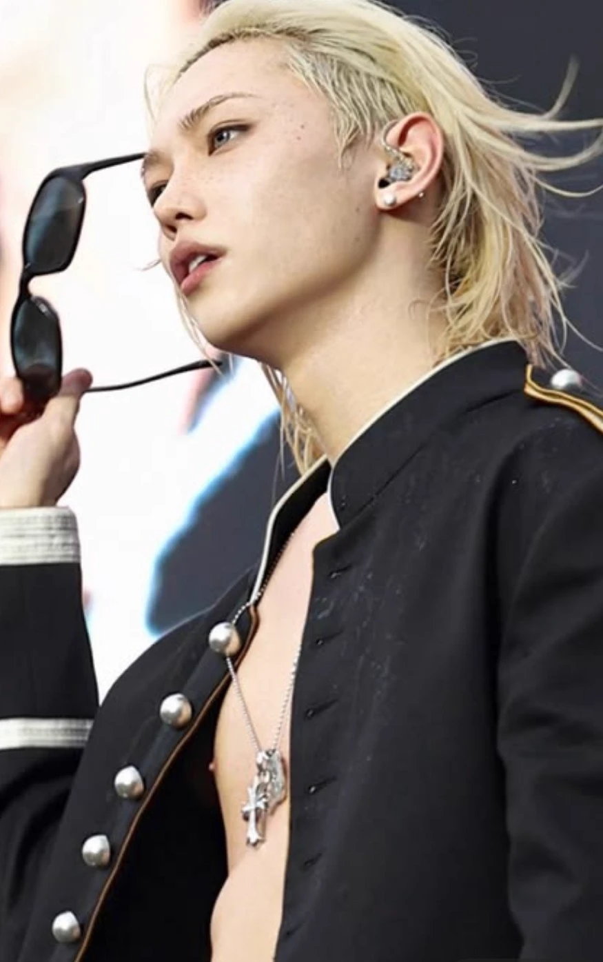 Lee Felix ♡ thumbnail