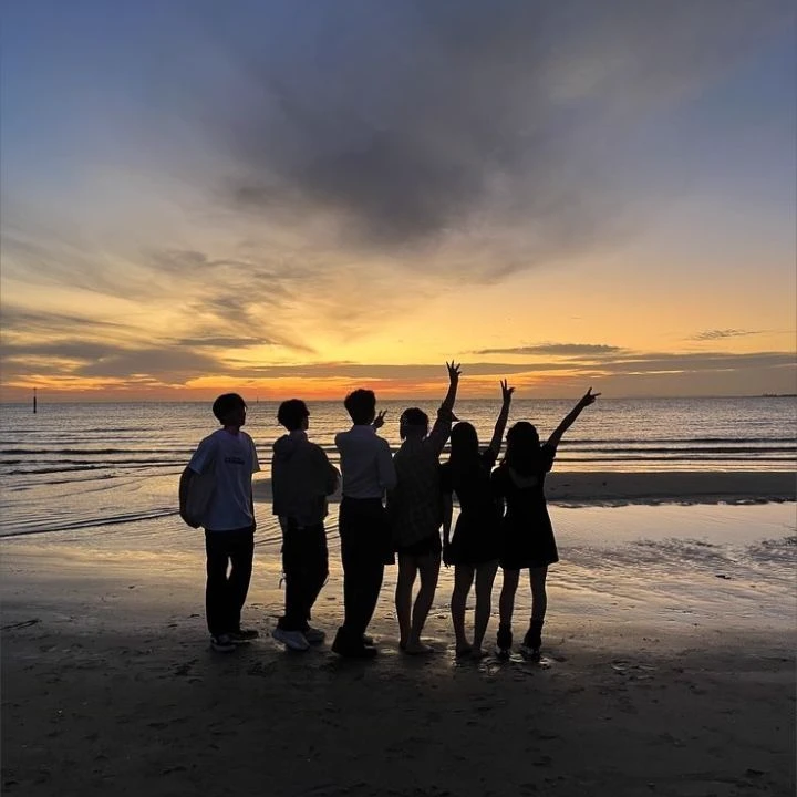 6 friends thumbnail