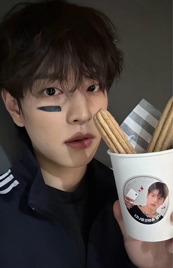 Stray Kids - Pick-me thumbnail