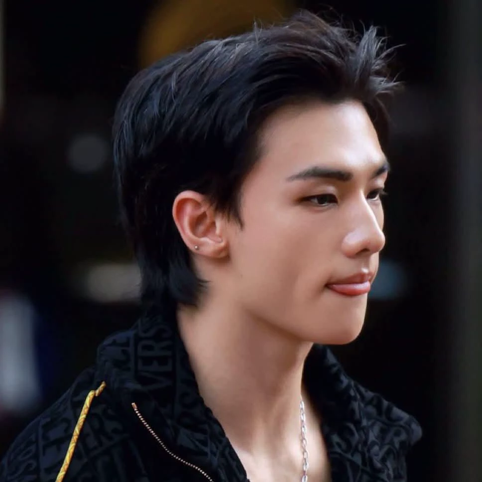 Hwang Hyunjin thumbnail