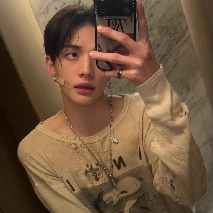 Hwang Hyunjin thumbnail