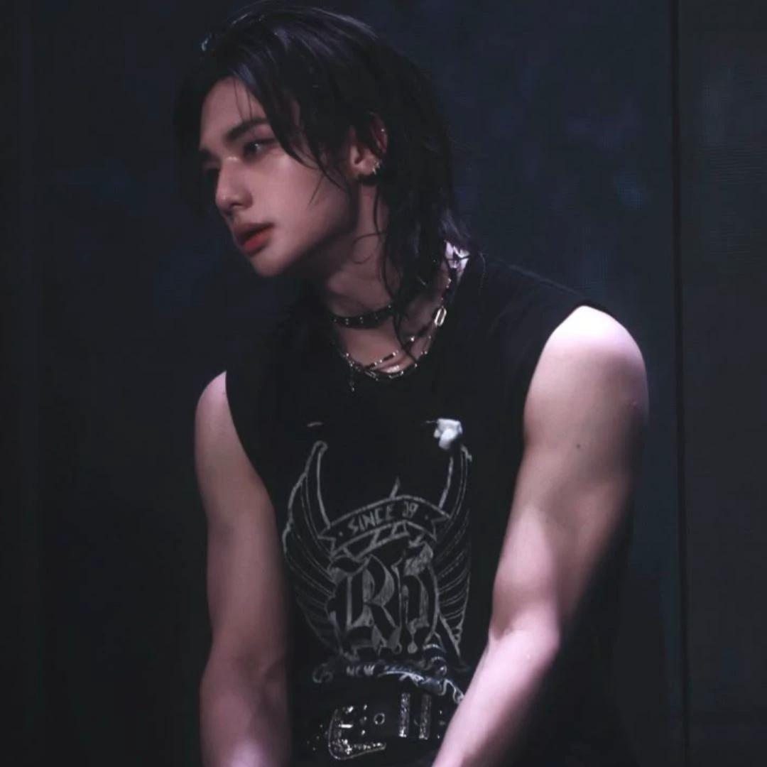 Hwang Hyunjin thumbnail