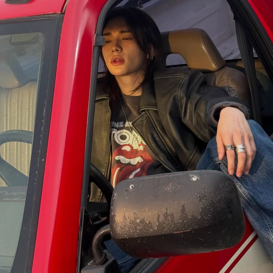 Hwang Hyunjin thumbnail