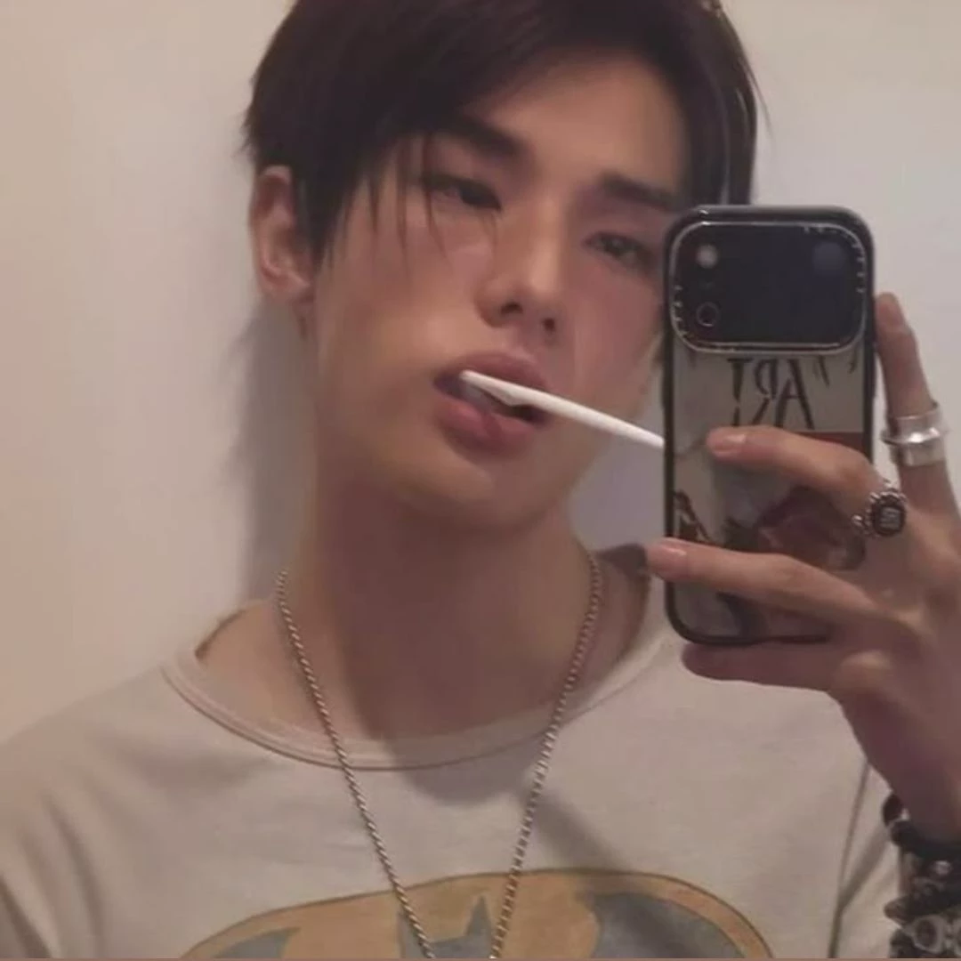 Hwang Hyunjin thumbnail