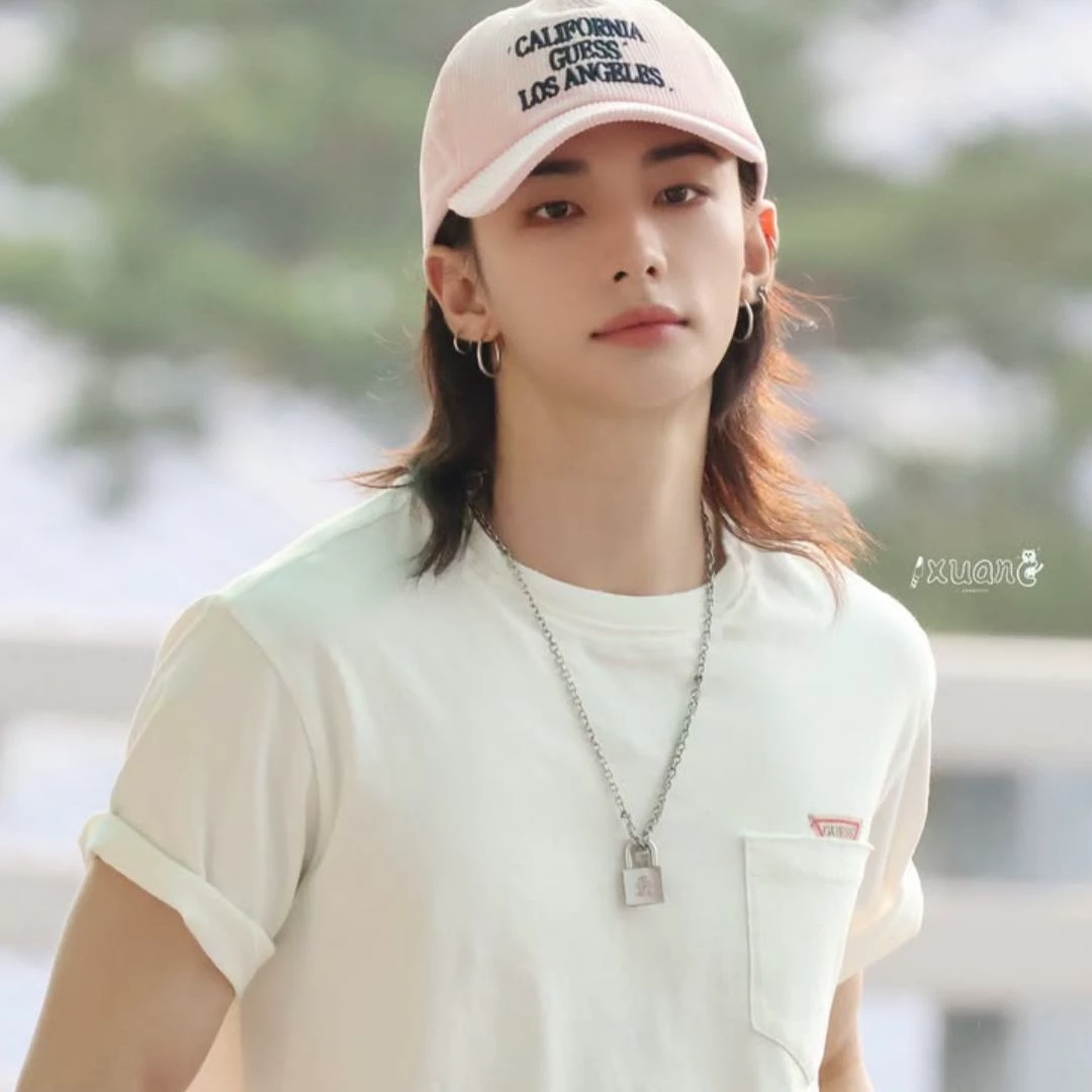 Hwang Hyunjin thumbnail