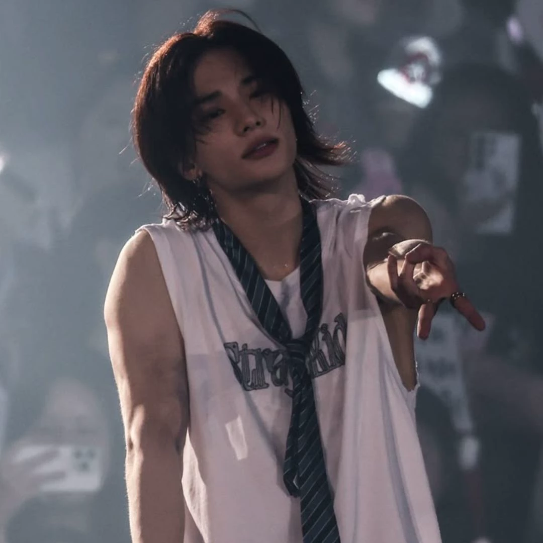 Hwang Hyunjin thumbnail