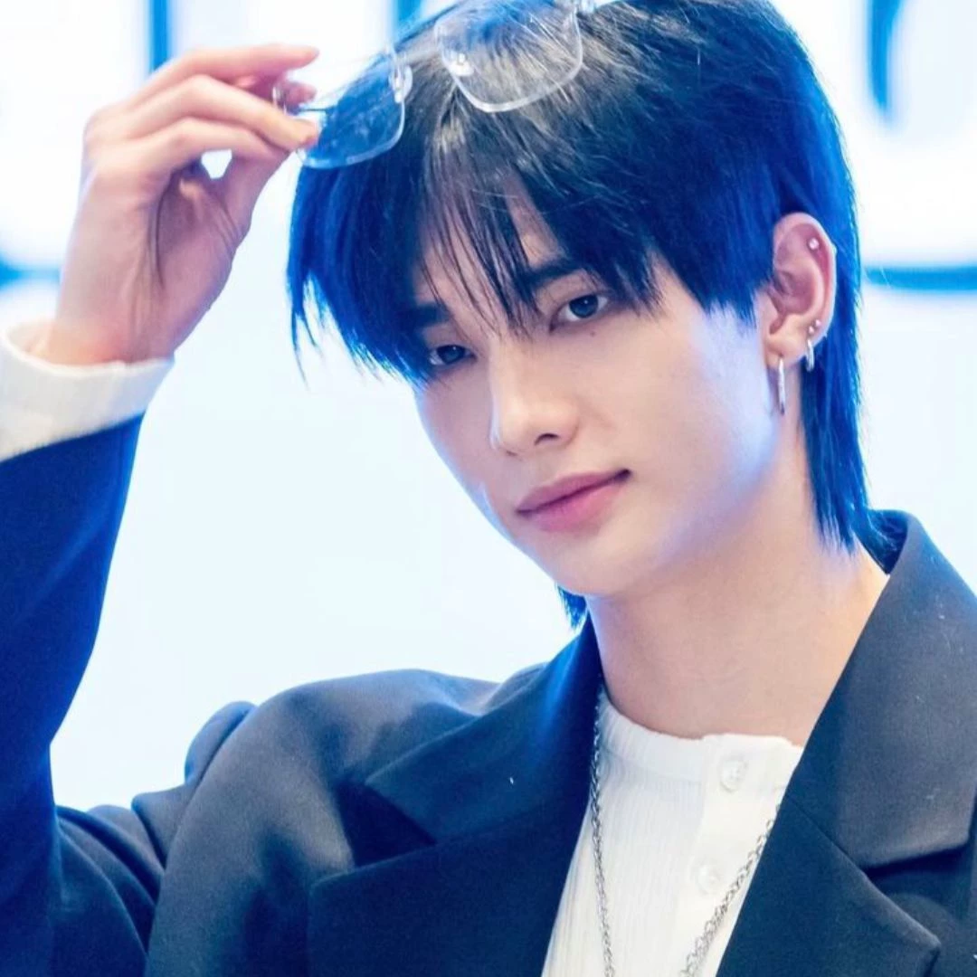 Hwang Hyunjin thumbnail