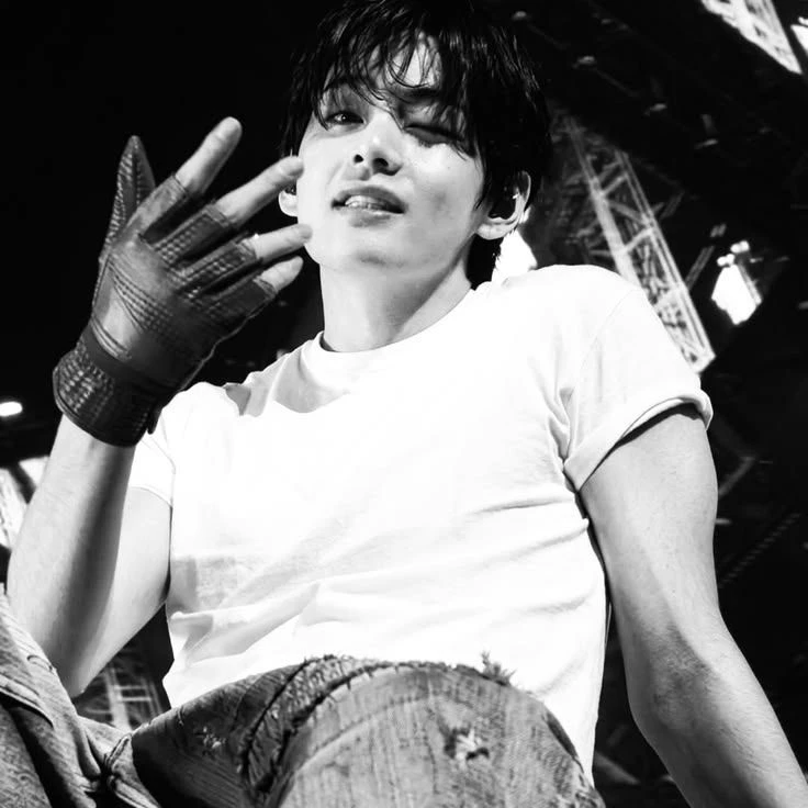 Kim Taehyung thumbnail