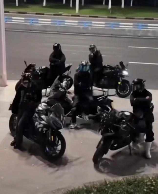 Five biker boys thumbnail