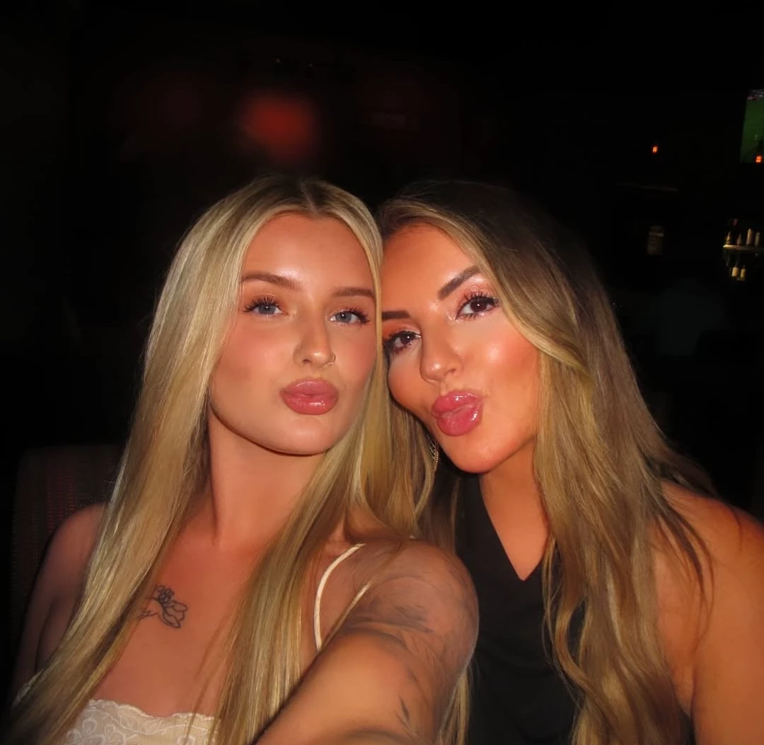 Stepsister Valeria and Stepmother Elena thumbnail