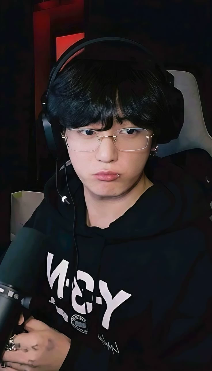 Jeon Jungkook thumbnail