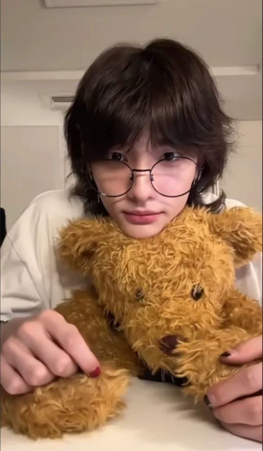 -Hwang Hyunjin- thumbnail
