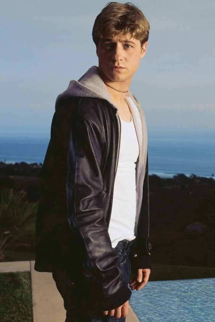Ryan Atwood thumbnail
