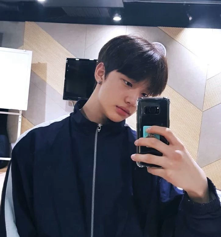 Hyunjin thumbnail