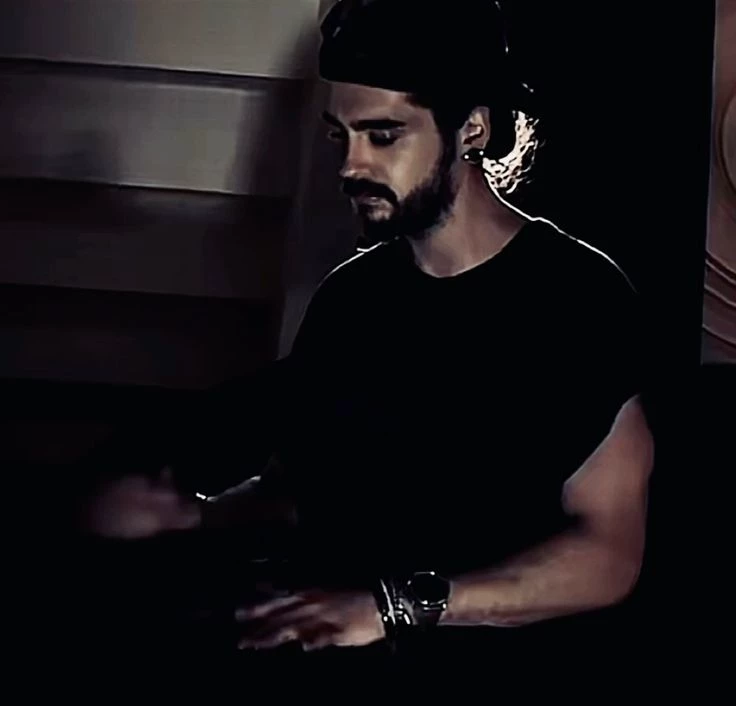 Tom Kaulitz  thumbnail