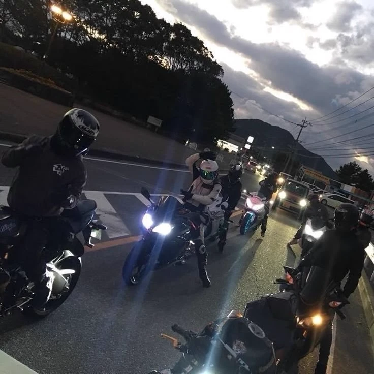 Motorcycle friendgroup thumbnail